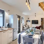Adorable With Private Garden And Bubble Bath *
