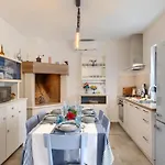 Adorable With Private Garden And Bubble Bath Nyaraló