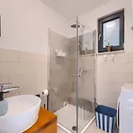 Adorable With Private Garden And Bubble Bath