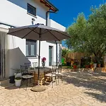 Nyaraló Adorable With Private Garden And Bubble Bath