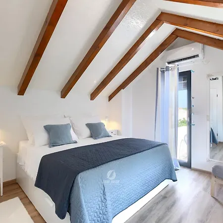 Holiday home Adorable With Private Garden And Bubble Bath