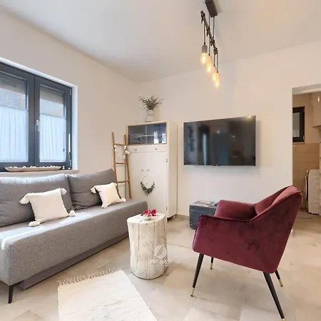 Tatil Evi Adorable With Private Garden And Bubble Bath Pula