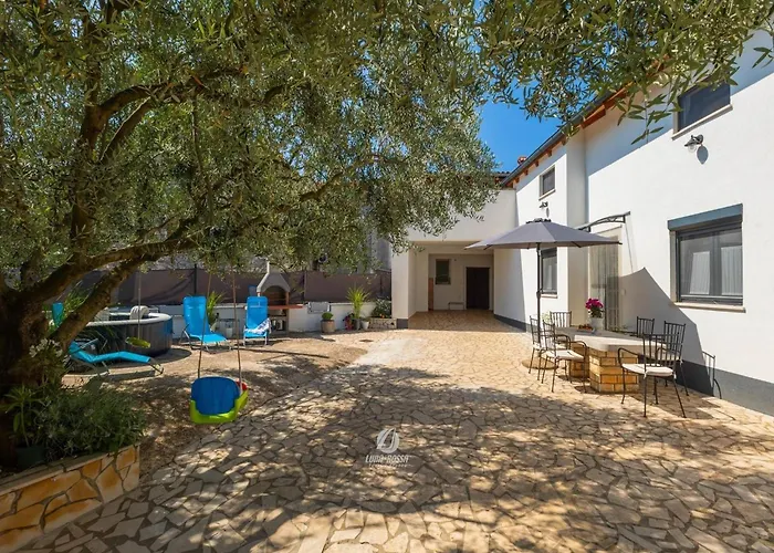 Holiday home Adorable With Private Garden And Bubble Bath Pula
