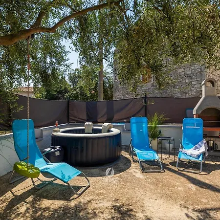 Adorable With Private Garden And Bubble Bath *