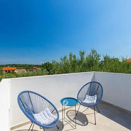 Adorable With Private Garden And Bubble Bath