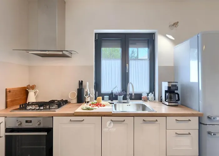 Adorable With Private Garden And Bubble Bath * 普拉