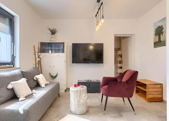 度假居 Adorable With Private Garden And Bubble Bath