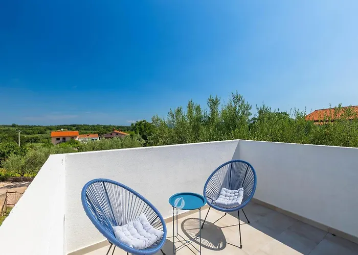 Adorable With Private Garden And Bubble Bath