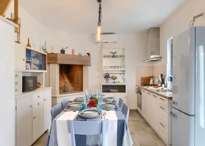 Adorable With Private Garden And Bubble Bath 度假居