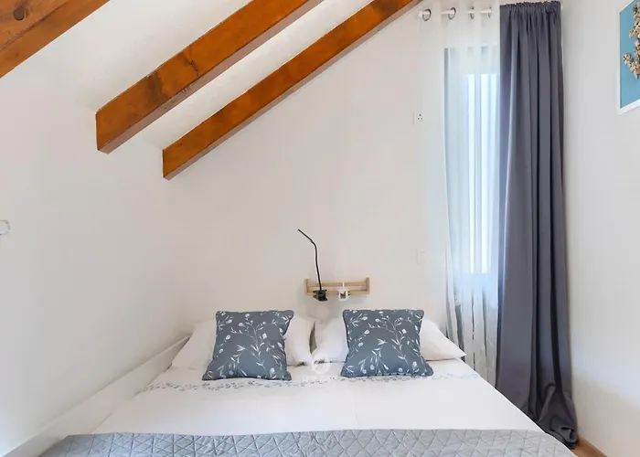 Adorable With Private Garden And Bubble Bath 度假居 普拉