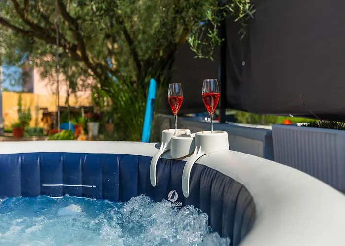 Adorable With Private Garden And Bubble Bath 度假居