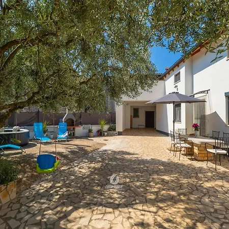 Hébergement de vacances Adorable With Private Garden And Bubble Bath Pula