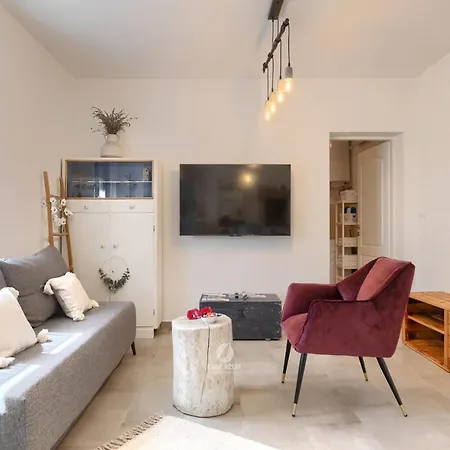 Hébergement de vacances Adorable With Private Garden And Bubble Bath