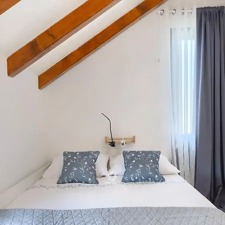 Adorable With Private Garden And Bubble Bath Hébergement de vacances Pula