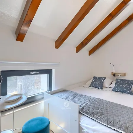 Adorable With Private Garden And Bubble Bath Pula