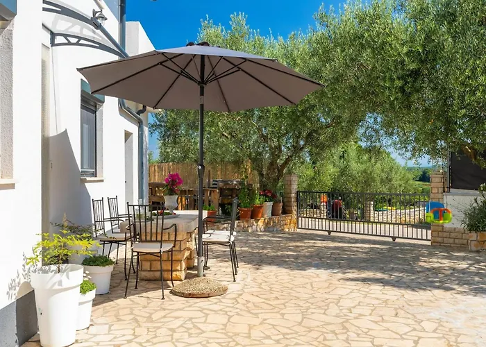 Holiday home Adorable With Private Garden And Bubble Bath